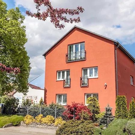 Elendris - U Kostela Bed & Breakfast 3*