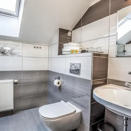 Elendris - U Kostela Bed & Breakfast Brno
