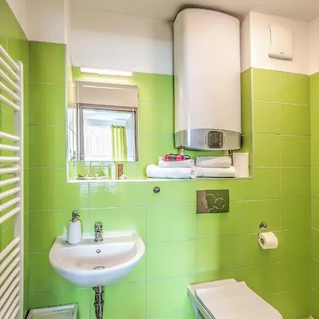 Elendris - U Kostela Bed & Breakfast 3*