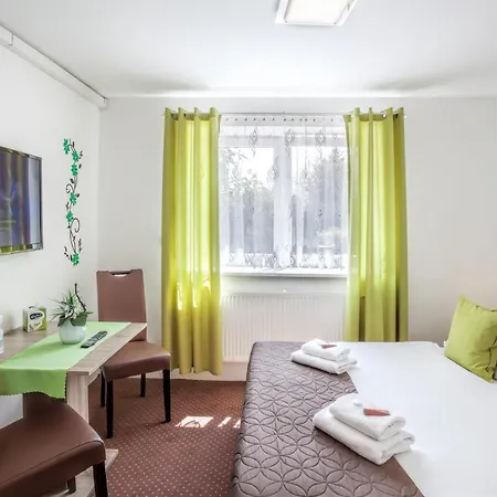 Bed & Breakfast Elendris - U Kostela 3*
