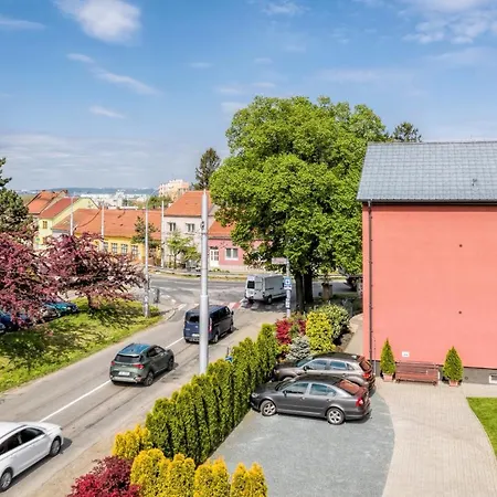 Elendris - U Kostela Bed & Breakfast 3*