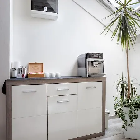 Elendris - U Kostela Bed & Breakfast Brno