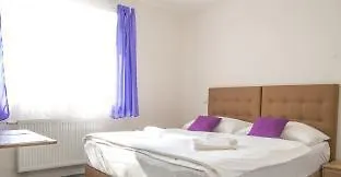 Elendris - U Kostela Bed & Breakfast 3*